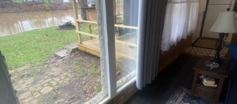 Charming 2-bedroom bungalow with AC, WiFi,washer and dryer, ON THE CREEK.