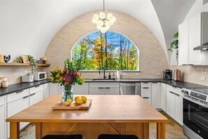 Fridge, microwave, oven, stovetop - K-Town's Hobbit House - High Class, Underground (Knoxville)
