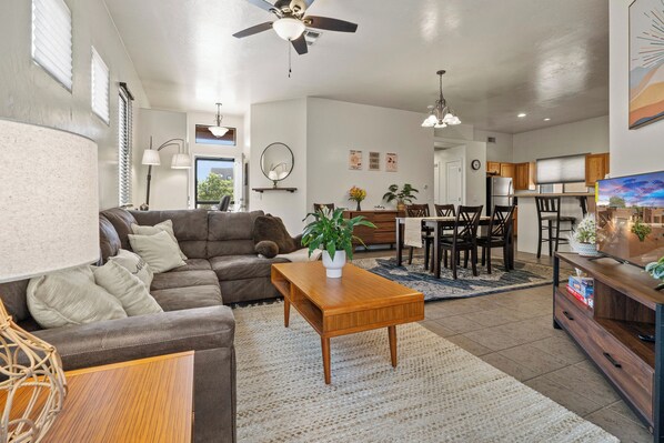 Smart TV, books - Cozy/Relaxing Home in Sierra Vista (Sierra Vista)