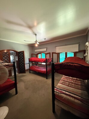 4 bedrooms, WiFi, bed sheets - Large house with perfect location in Córdoba (Córdoba)