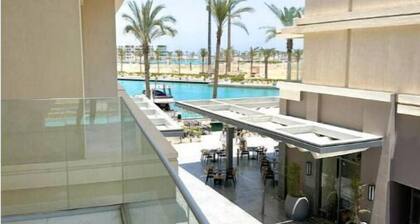 Elegant 2-BR Marina Marassi