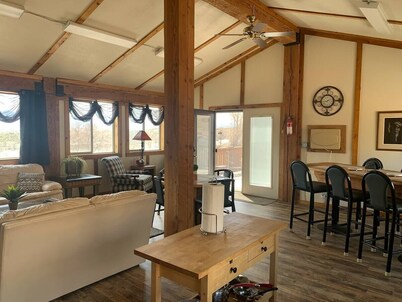 MARYSVALE UT-Charming 3Bed/2Bath Cabin 1400 sq ft TOP FLOOR on OHV 
Paiute Trail