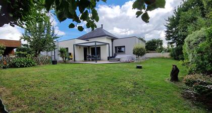Spacious, comfortable house in a quiet location 20 minutes from the beach