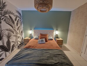 3 bedrooms, iron/ironing board, travel cot, WiFi - Spacious, comfortable house in a quiet location 20 minutes from the beach (Pommeret)