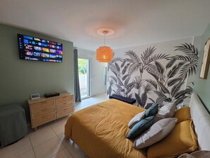 3 makuuhuonetta, silitysrauta/-lauta, vauvan matkasänky, Wi-Fi