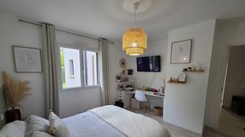 3 bedrooms, iron/ironing board, travel cot, WiFi