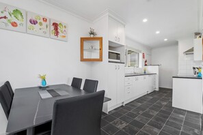 Dining - Skyline Staycation - Rotorua Holiday Home (Rotorua)