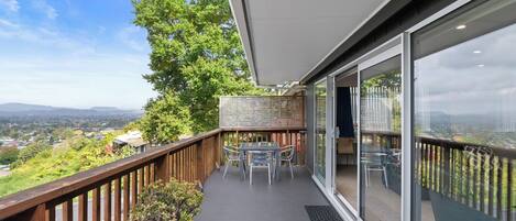 تناول الطعام بالخارج