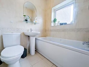 Family House, Garden View | Bathroom