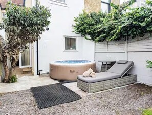 Family House, Garden View | Terrace/patio