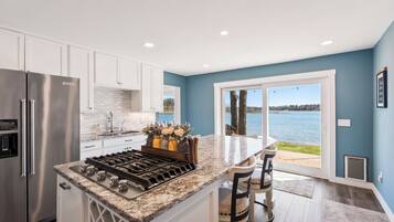 冰箱、微波炉、烤箱、炉灶