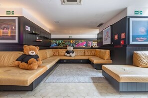 Lobby sitting area - Housi Bela Cintra (São Paulo)