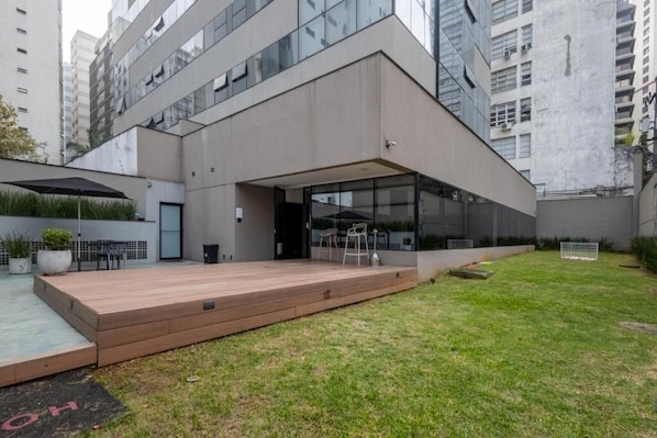 Outdoor dining - Housi Bela Cintra (São Paulo)