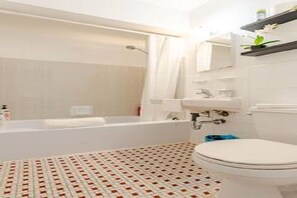 Bruser, hårtørrer, håndklæder, Sæbe