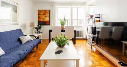 Chic 1-bedroom apartment in fabulous Toronto with AC, WiFi