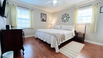 3 habitaciones, tabla de planchar con plancha, wifi y ropa de cama