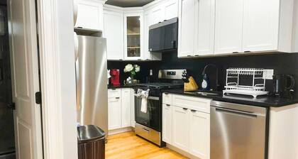 85b Spacious 3-bedroom apartment in delightful Boston
