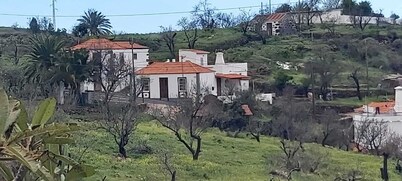 Casa Blanca, with outdoor space in rural environment and with all services