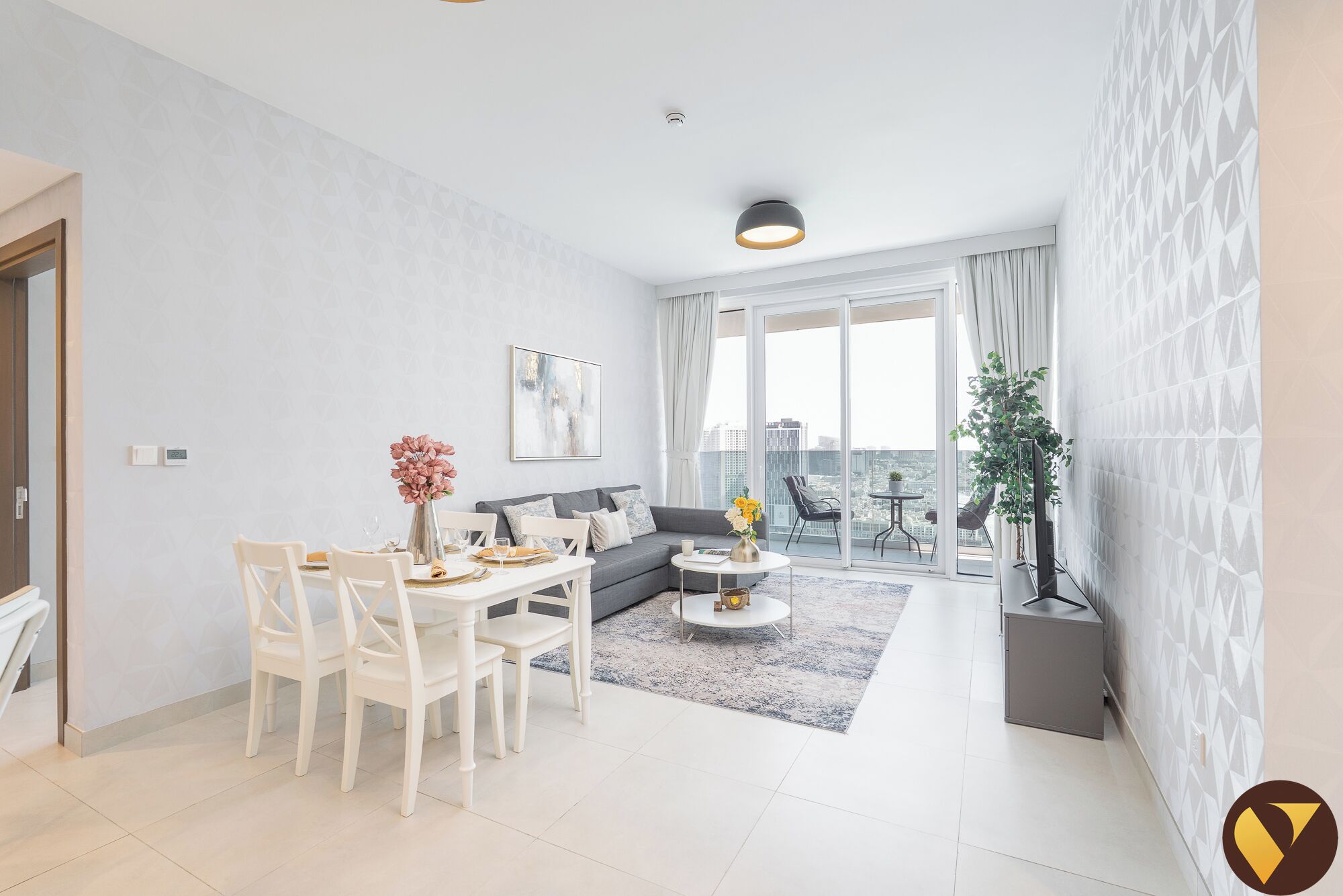 奢华公寓, 城市景观 | 起居区 | 55-英寸智能电视（配备有线频道）