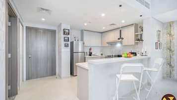 Luxury Apartment, City View | Private kitchen | Microwave, oven, stovetop, highchair