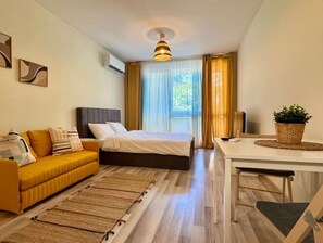 1 bedroom, iron/ironing board, WiFi - Cosher Modern & Stylish Studio + Balcony (Sofia)