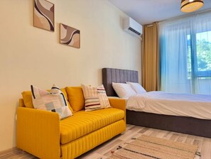 1 bedroom, iron/ironing board, WiFi - Cosher Modern & Stylish Studio + Balcony (Sofia)