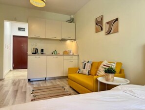 1 bedroom, iron/ironing board, WiFi - Cosher Modern & Stylish Studio + Balcony (Sofia)