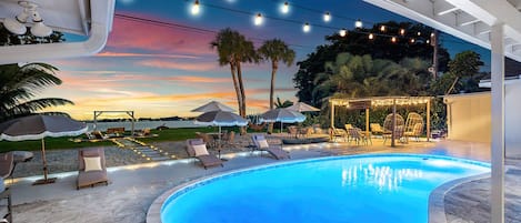 Outdoor pool, pool umbrellas, sun loungers