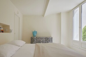 4 chambres, fer et planche à repasser, Wi-Fi, draps fournis
