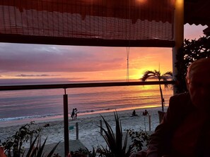 På stranden