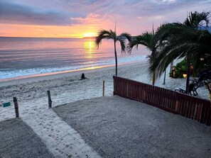 På stranden