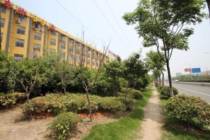 المنطقة المحيطة بالمنشأة