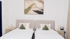 2 chambres, coffres-forts dans les chambres, bureau