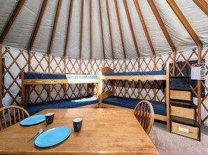Dining - Welcoming Yurt in Panguitch with stunning views (Panguitch)
