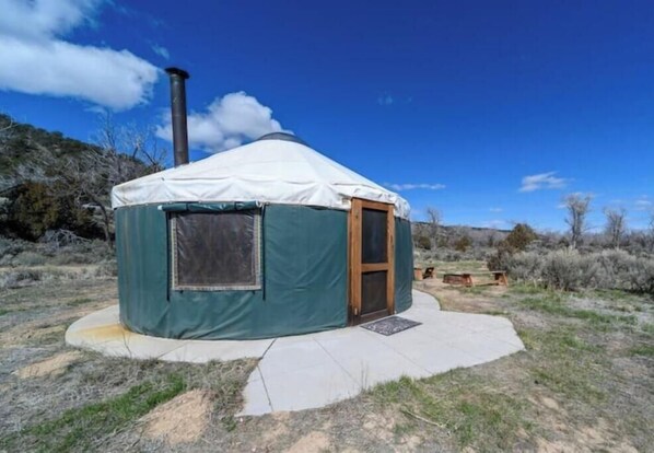 Exterior - Welcoming Yurt in Panguitch with stunning views (Panguitch)
