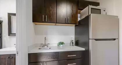 Cozy Studio w/ Kitchenette/Patio. Near Trail, BART & Downtown. Pet Friendly.