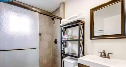 Cozy Studio w/ Kitchenette/Patio. Near Trail, BART & Downtown. Pet Friendly.