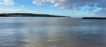 Charming 1-bedroom apartment in delightful Praia da Vitória with AC, WiFi