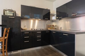 Fridge, stovetop, dishwasher, toaster