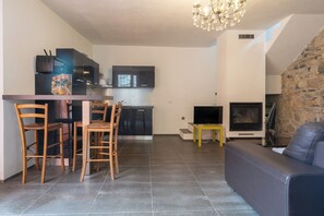 TV, fireplace - Baita La Lidia - Two Bedroom House, Sleeps 5 (Sala Comacina)