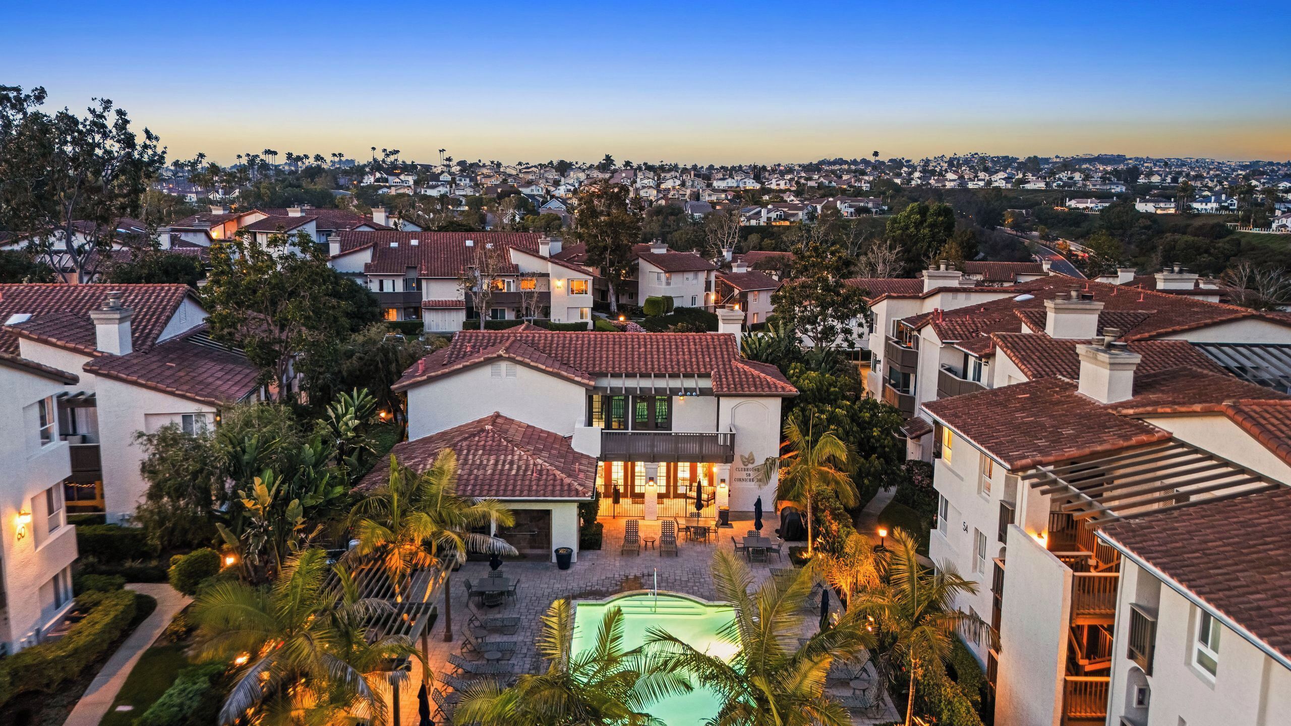 A residential area with houses, a swimming pool, and a Clubhouse.