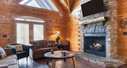 Luxury Cabin Sleeps 19 Game Room, Hot Tub Dollywood Alpine Mountain Lodge