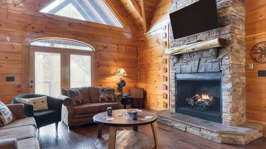 Alpine Mountain Lodge by Avantstay Sleeps 19 Luxury Cabin Game Room, Hot Tub Dollywood