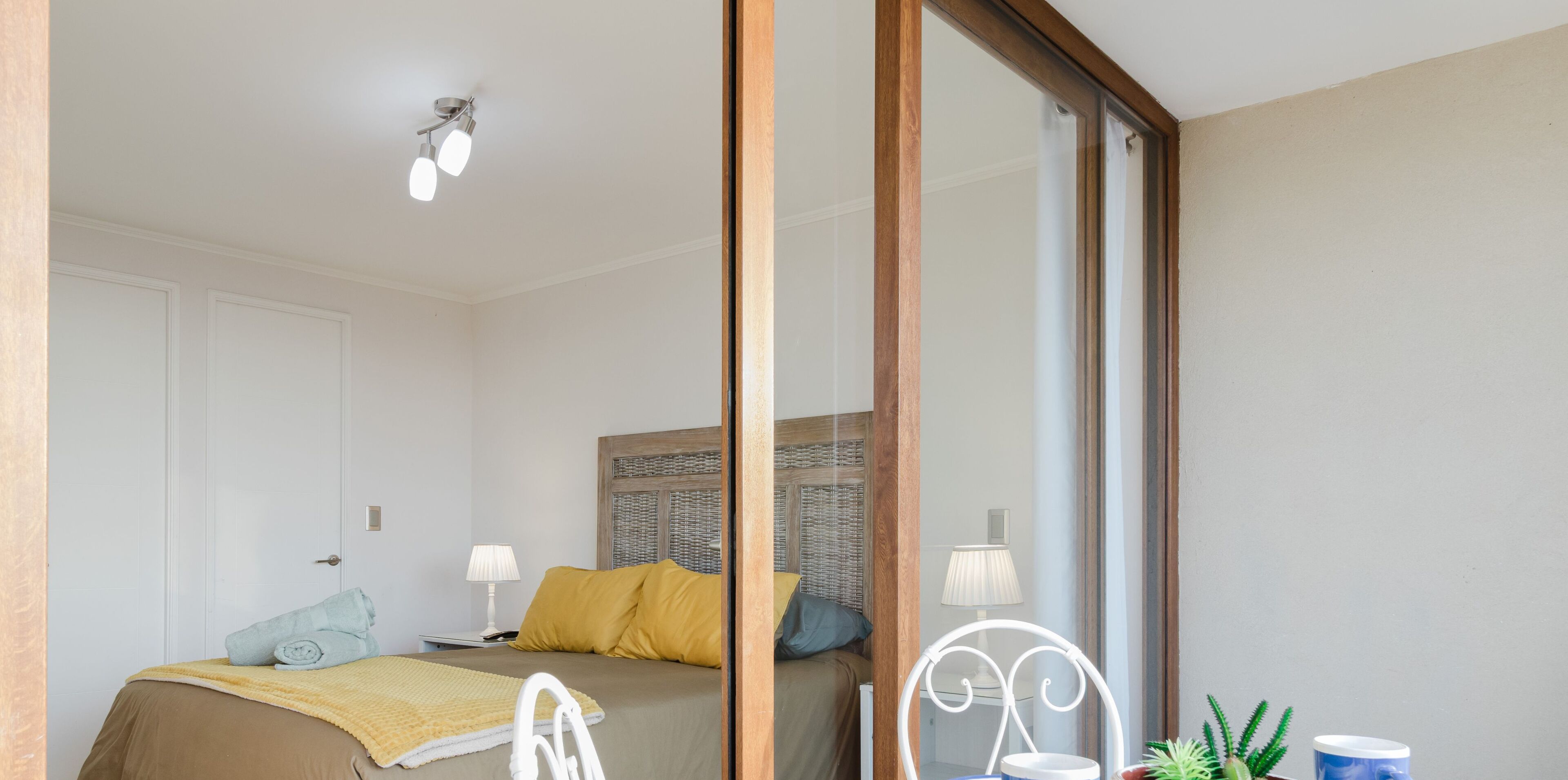 2 habitaciones, tabla de planchar con plancha, wifi y ropa de cama 