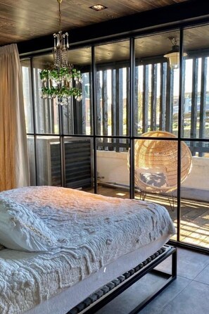 3 habitaciones y tabla de planchar con plancha 