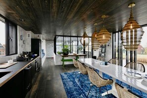 Refrigerador, horno, lavavajillas y cafetera y tetera 