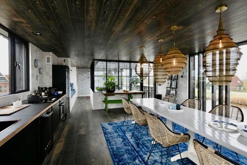 Hidden Gem - Three Bedroom Villa, Sleeps 6