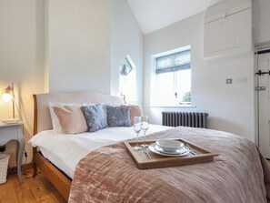 1 bedroom, bed sheets