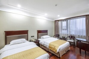 A hotel room with two beds, a desk, a chair, and a window with curtains. - Zhoukou Hotel (Zhoukou Wanshunda Department Store) (Zhoukou)