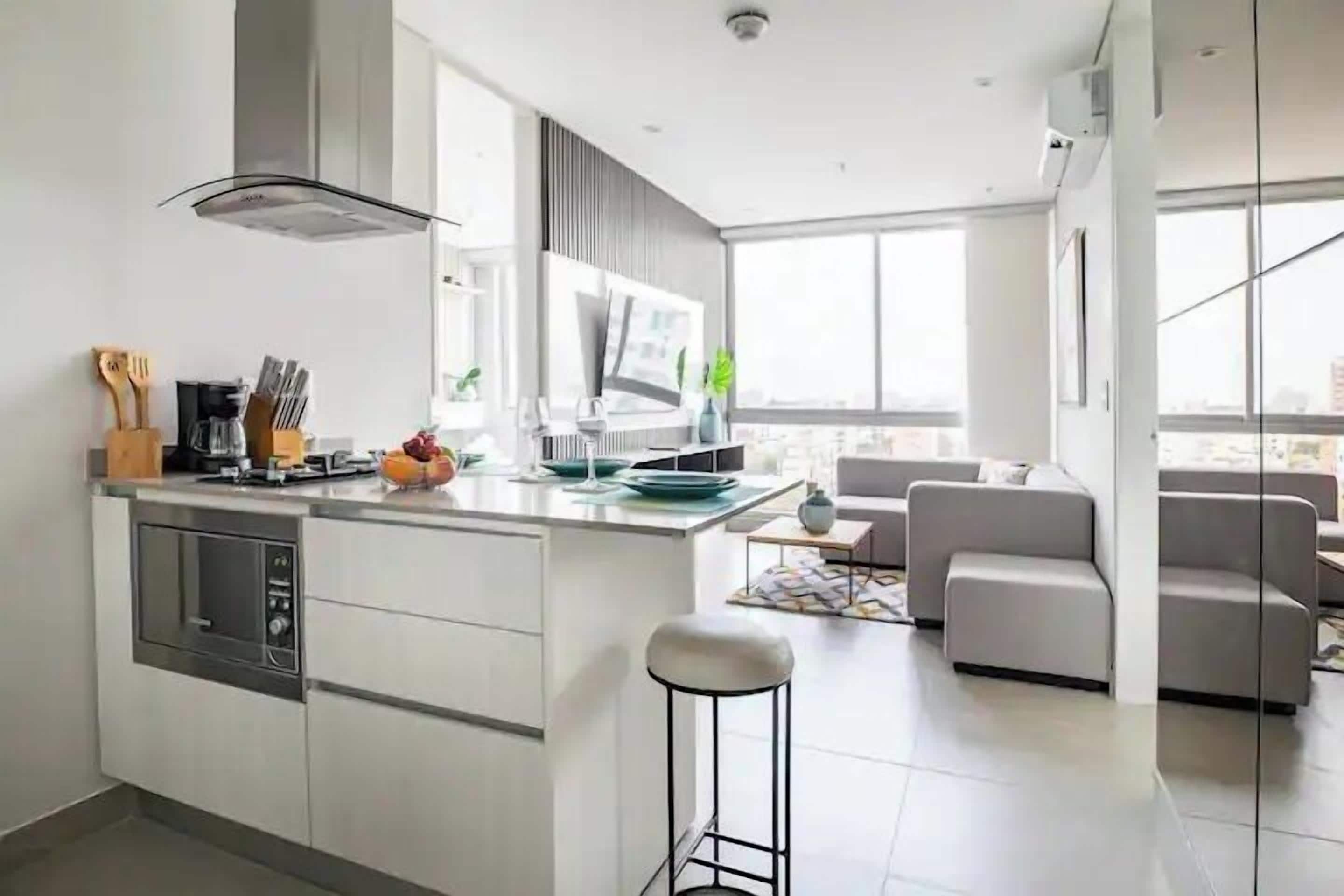 Apartment (1112) | Private kitchen | Fridge, microwave, stovetop, coffee/tea maker